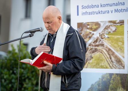 Motnik z novo kanalizacijo, čistilno napravo in urejenim trškim jedrom (20)